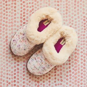 Dearfoams Women’s cozy slippers size Large (US 9-10)